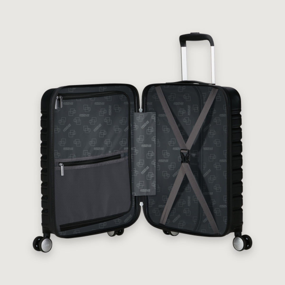Walizka Flashline 55 cm Shadow Black – otwarta, wnętrze z pasami
