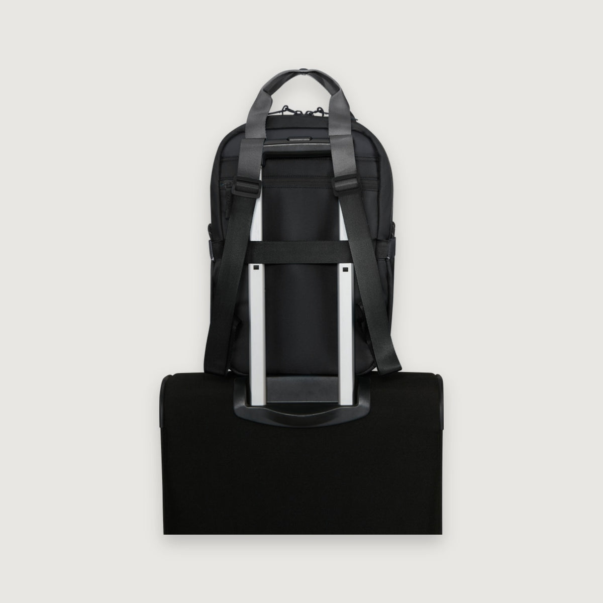 Minima S – Smart Sleeve na rączce walizki