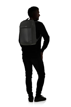 Plecak na laptopa Samsonite Moderny 14.1" czarny – na modelu