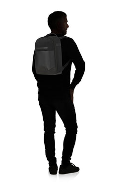 Plecak Samsonite Moderny czarny – na modelu
