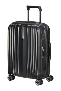 Walizka kabinowa Samsonite Nexis 55 cm powiększana Onyx Black – widok 3/4